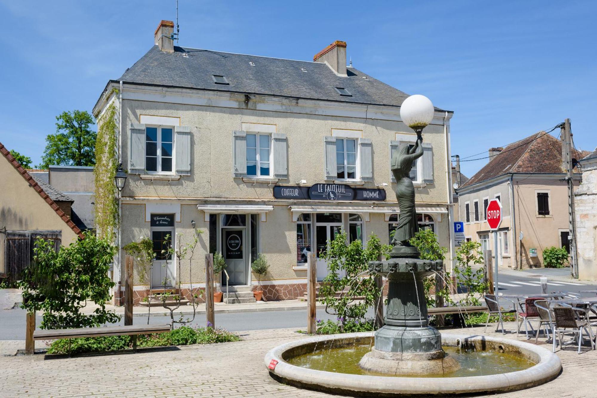 Hotel Aux Couleurs de Neuvy Extérieur photo