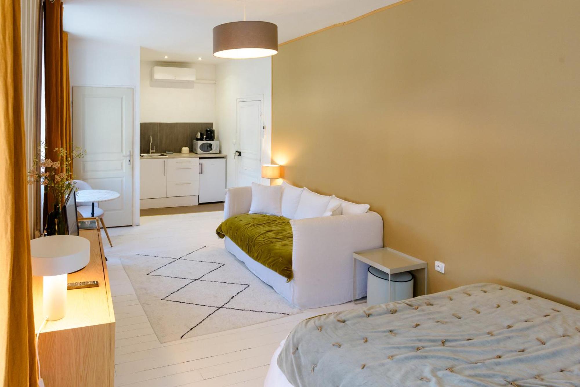 Hotel Aux Couleurs de Neuvy Extérieur photo