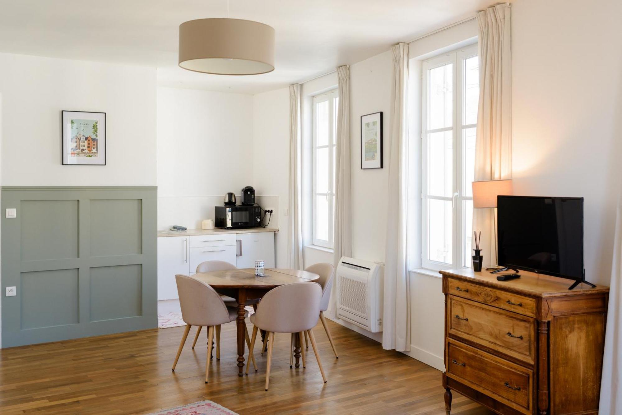 Hotel Aux Couleurs de Neuvy Extérieur photo
